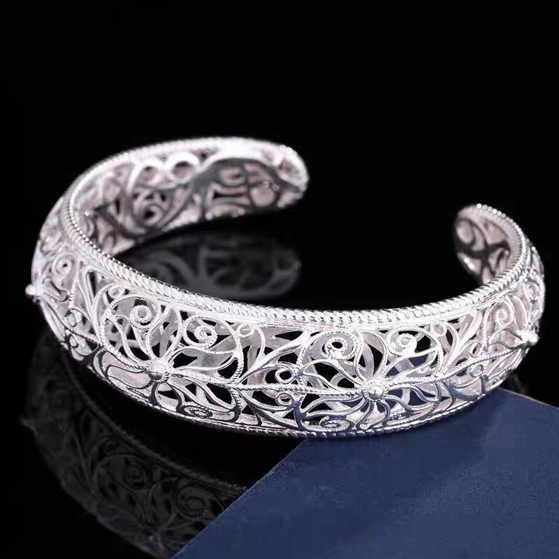 Women's Hollow-out Wide Bracelet